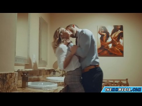 ❤️ Kun povekas blondi viettelee sinut julkisessa vessassa ❤ Pornovideo at porn fi.gayasianporn.ru ❌️